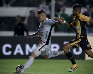 Rodrigo Rodrigues no momento do primeiro gol do Fantasma. Foto: André Jonsson/ Operário.